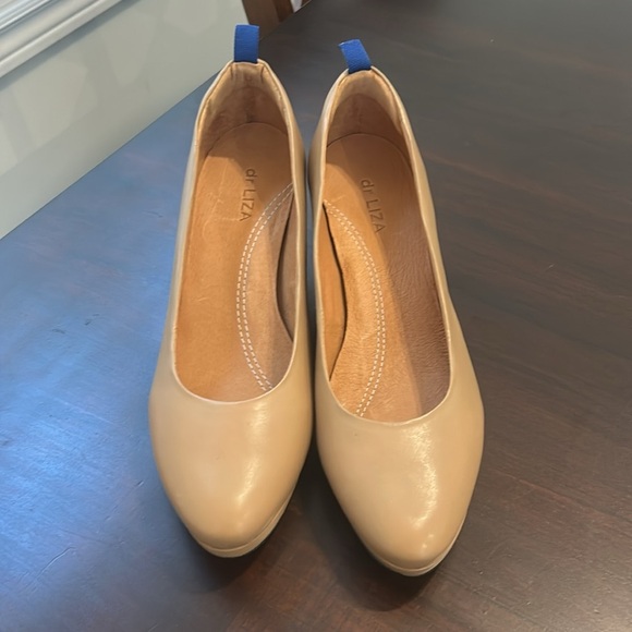 Dr LIZA Sneaker Pump Golden Sand Leather Closed Toe Heels Size 7.5 Wide - Picture 13 of 15